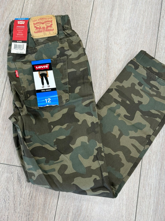 12, Levis Jogger