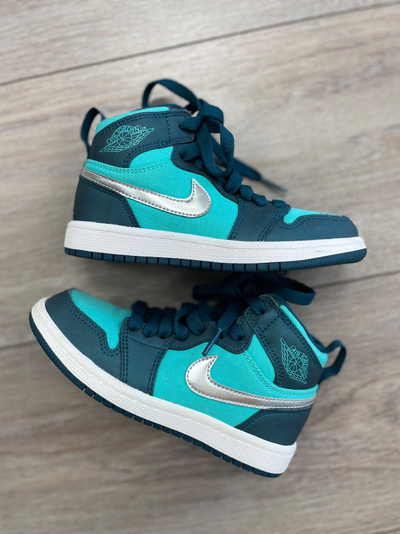 11-never worn, Turquoise