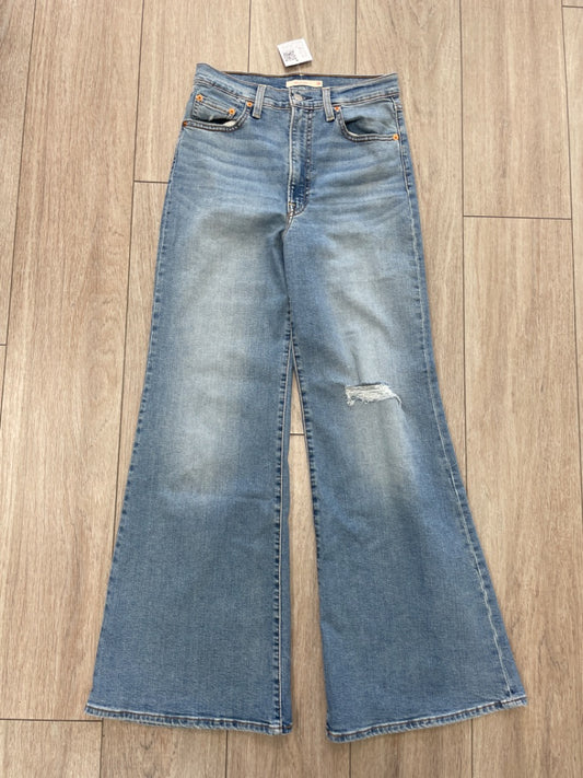 26, Levis Jeans